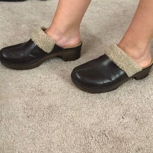 Clark’s fleece-trimmed clogs - Size 8.5